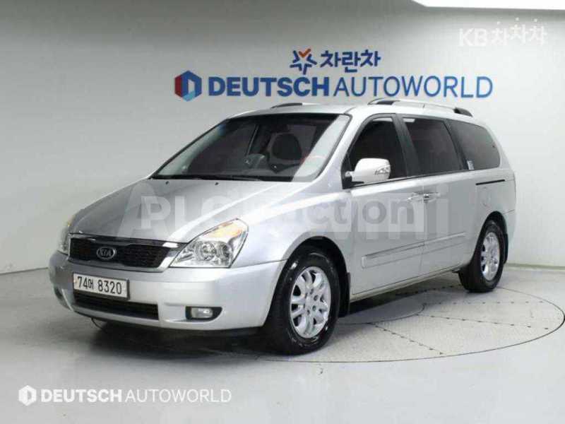 Kia Grand Carnival 2012